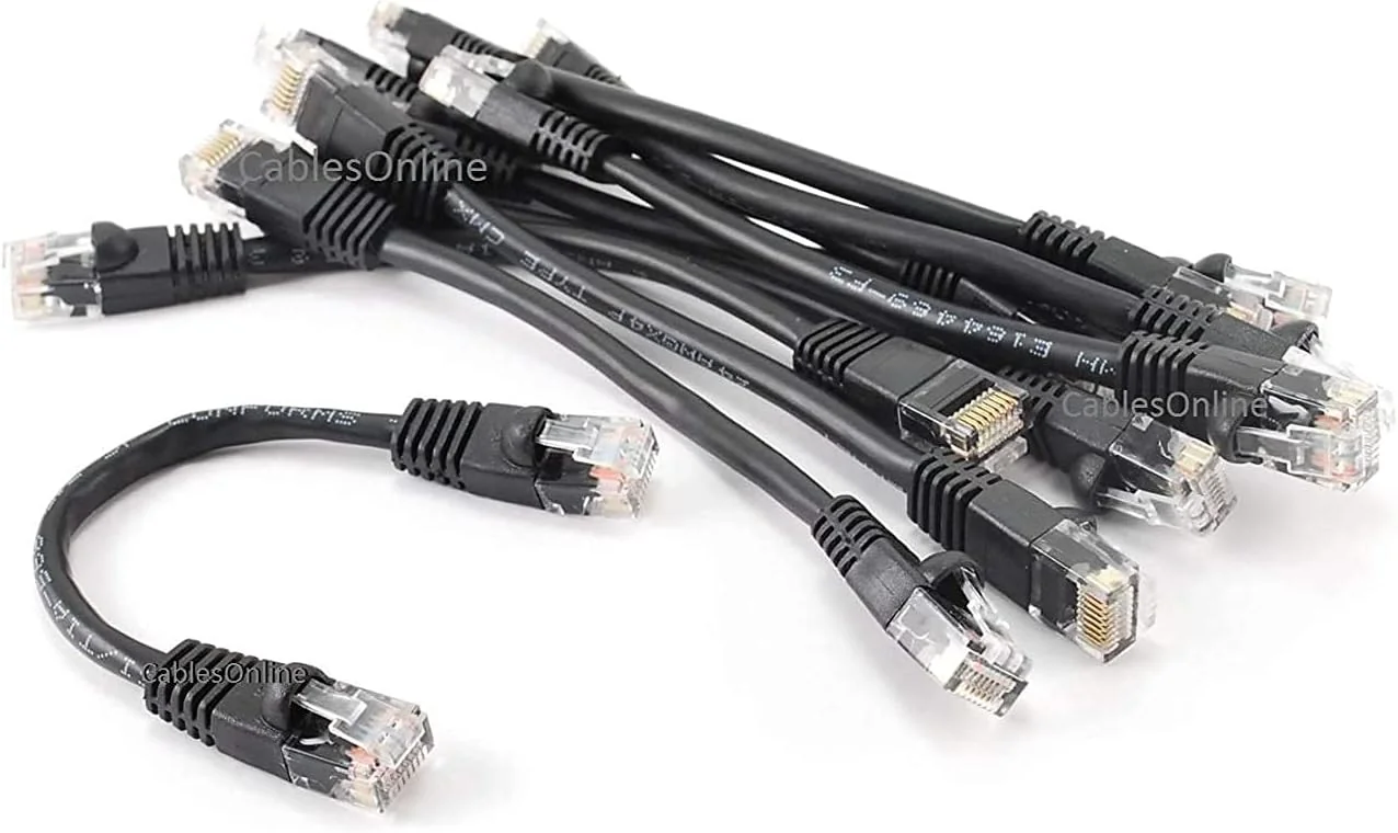 CablesOnline Lot de 10 câbles de brassage RJ45 CAT5e UTP 15 cm 8 fils noir